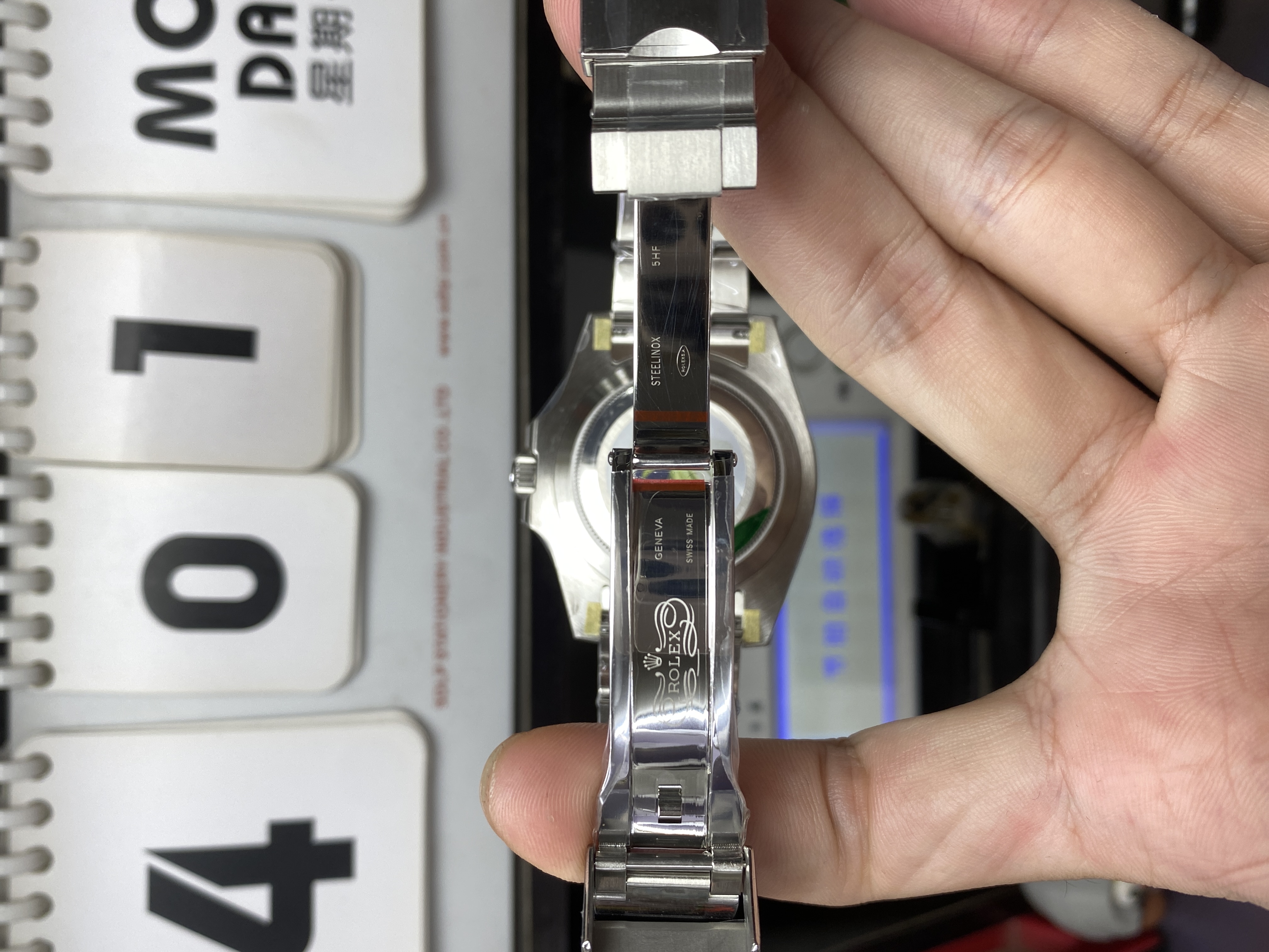 Rolex Submariner Series  Watch Model 116610LV-0002 (hulk) 40mm