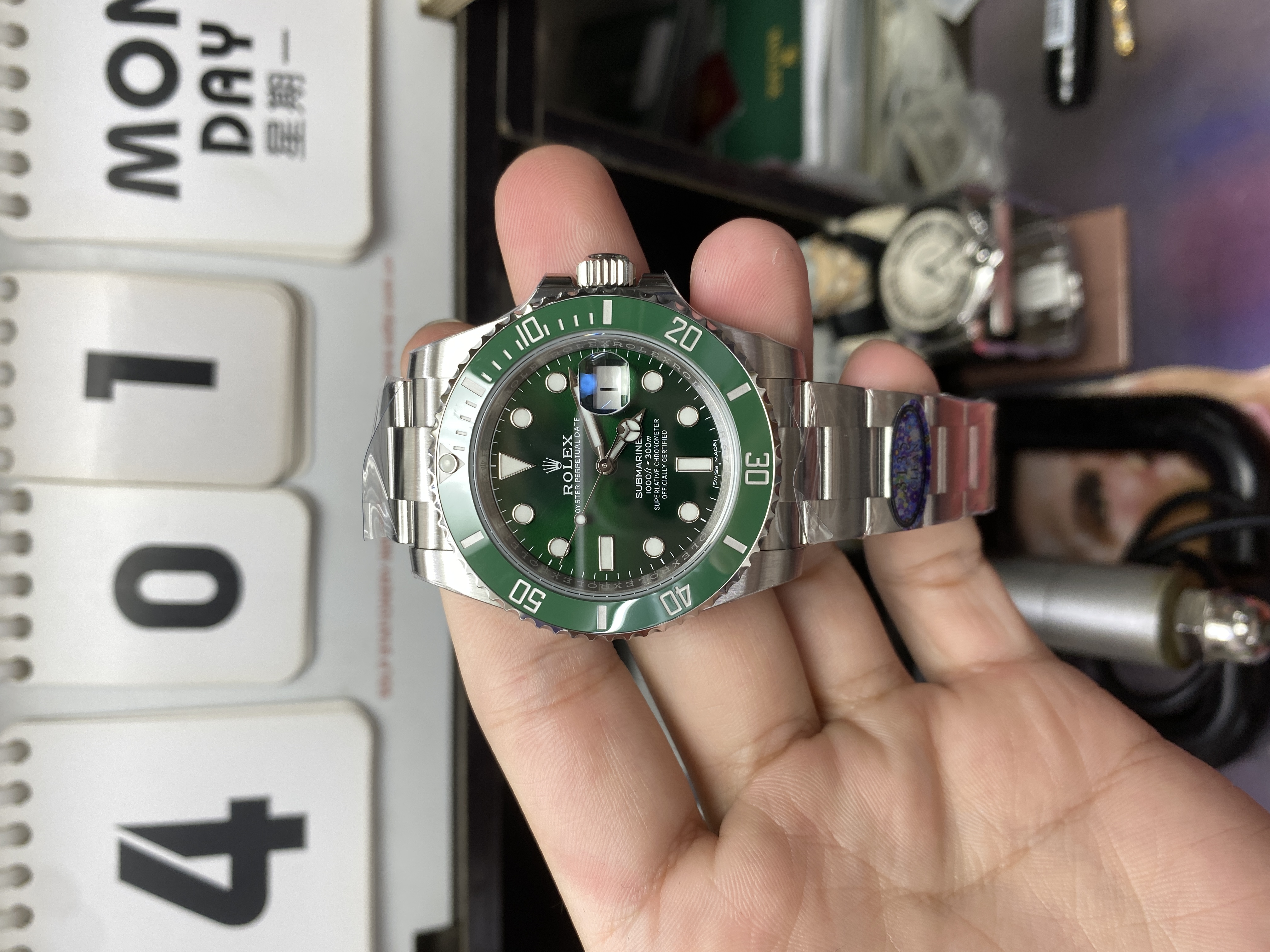 Rolex Submariner Series  Watch Model 116610LV-0002 (hulk) 40mm
